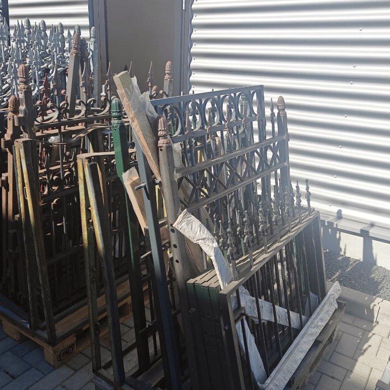 Tweedehands smeedijzeren hekwerk op voorraad